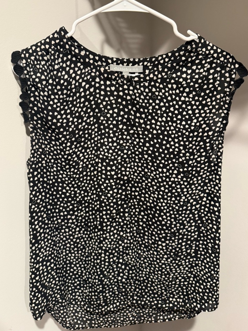 Daniel Rainn Black & White Heart-Print Cap-Sleeve Top